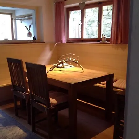 Semesterbostad Flöry *